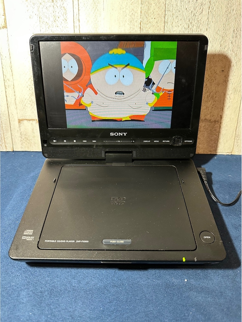 Sony Portable DVD Player DVP-FX950 with Carrying Case and Car Charger